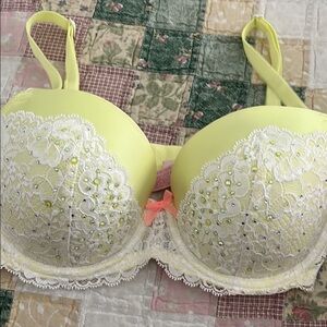 Victoria's Secret Yellow and White Lace Dream Angels Lined Demi Bra 32DD
